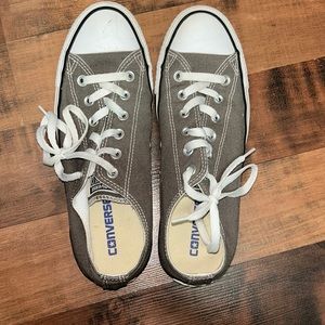 Converse men’s 7.5 women’s 9.5